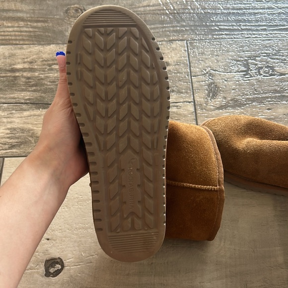 Chestnut Koolaburra Uggs - Picture 3 of 4